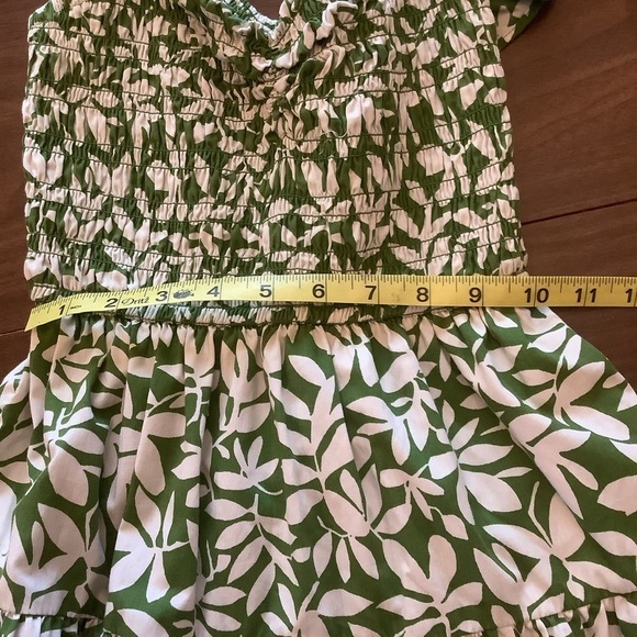 ⸻
🌿 Abercrombie & Fitch Green Leaf Print Petite MIDI Dress - XS 🌿 - Picture 16 of 16
